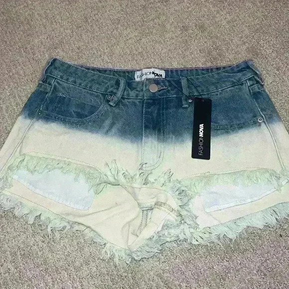 NWT FASHION NOVA CUT OFF MEDIUM DENIM SHORTS - Picture 3 of 3